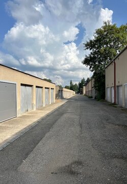 Řadová garáž v Řečkovicích poblíž ul. Kárníkova