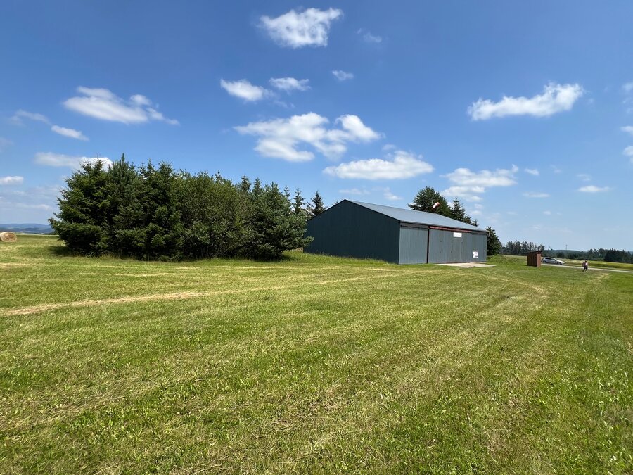 Pozemky s letištěm Borovník